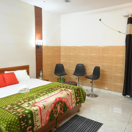 Hotel Starlight Meerut Exteriör bild