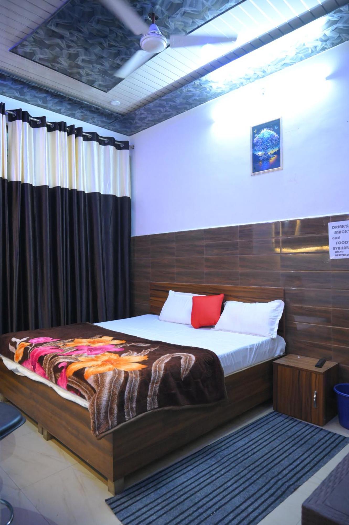 Hotel Starlight Meerut Exteriör bild