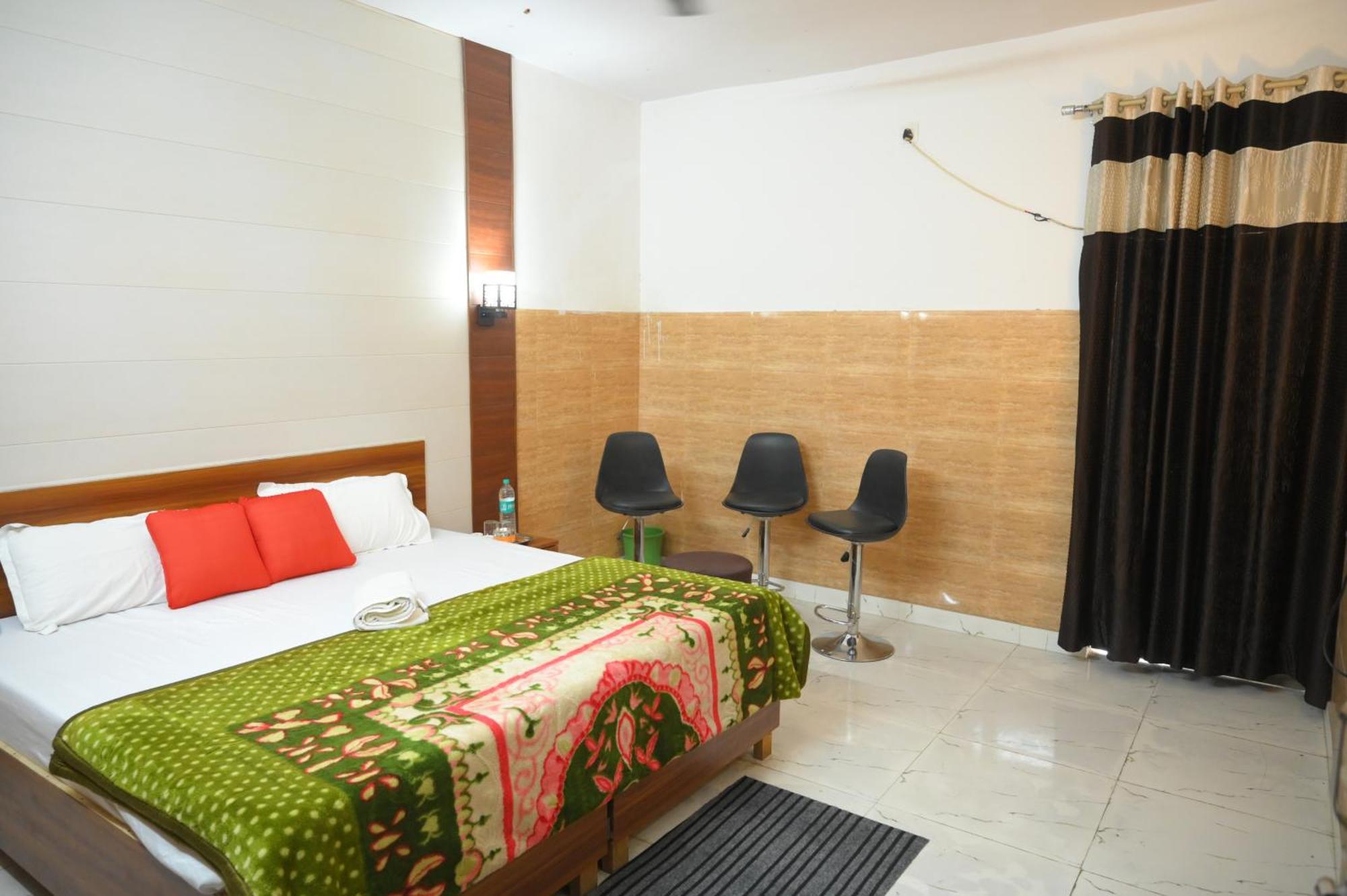 Hotel Starlight Meerut Exteriör bild