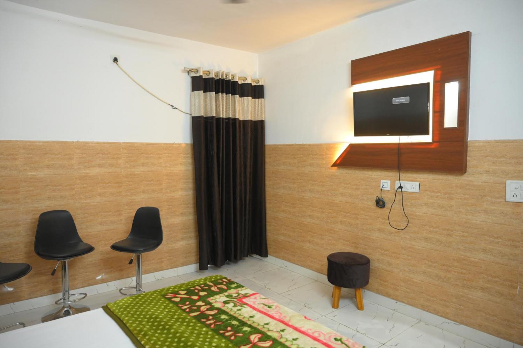 Hotel Starlight Meerut Exteriör bild