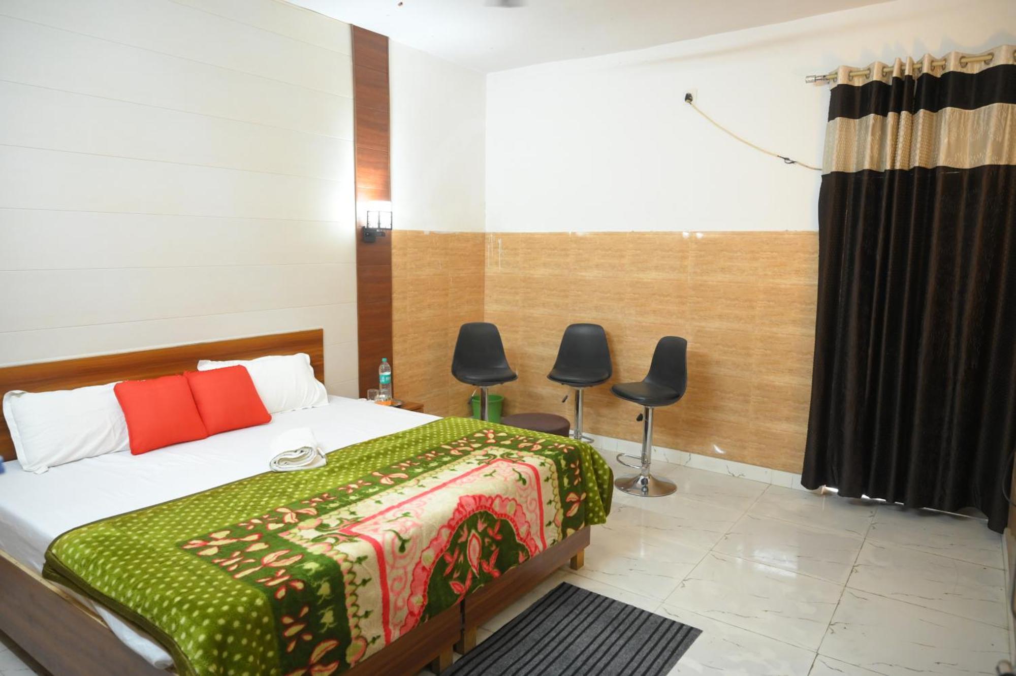 Hotel Starlight Meerut Exteriör bild