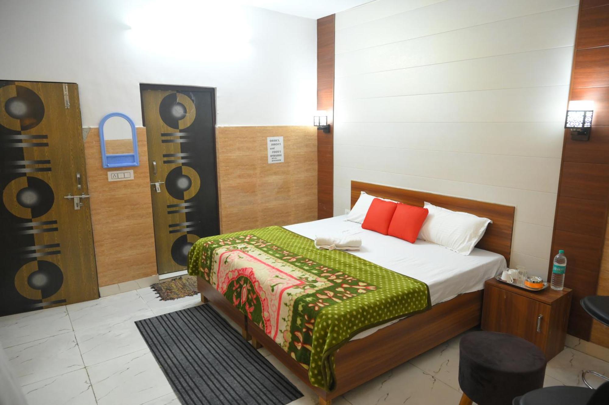 Hotel Starlight Meerut Exteriör bild