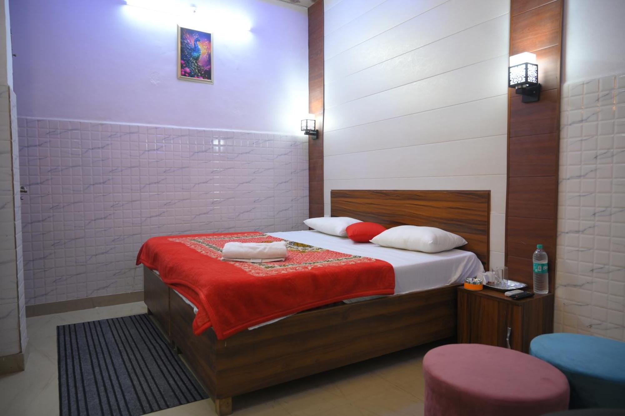 Hotel Starlight Meerut Exteriör bild
