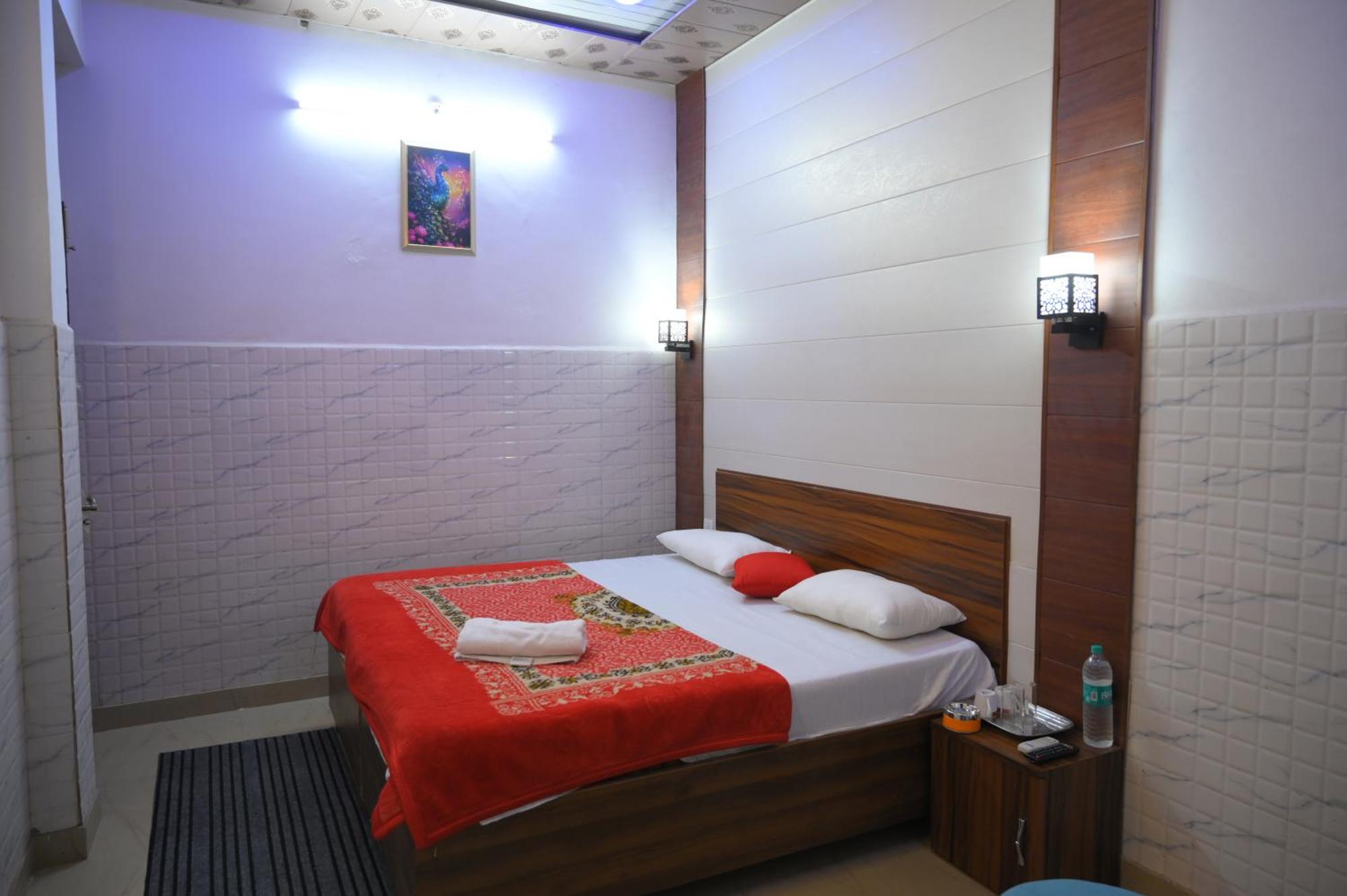 Hotel Starlight Meerut Exteriör bild