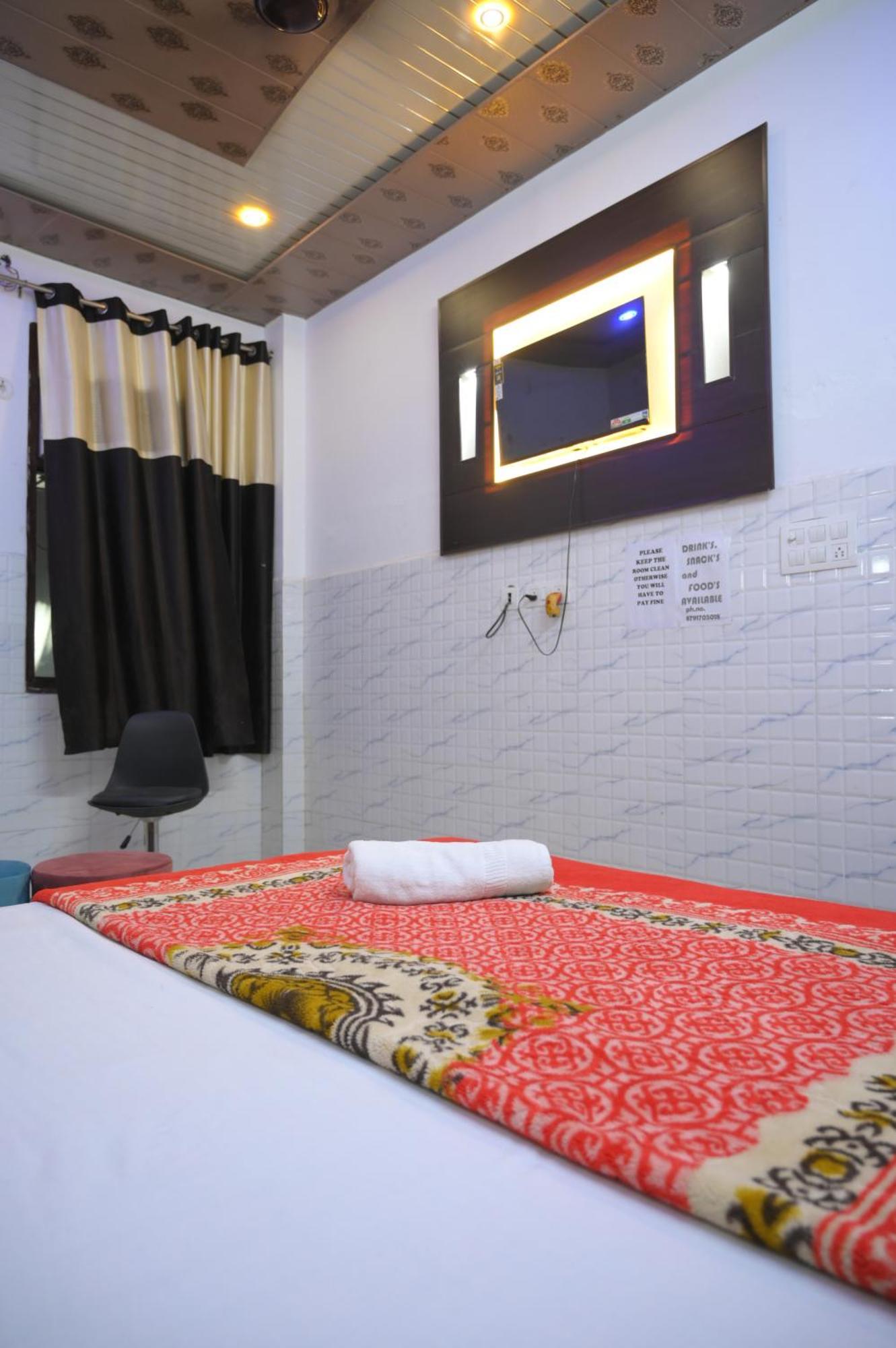 Hotel Starlight Meerut Exteriör bild