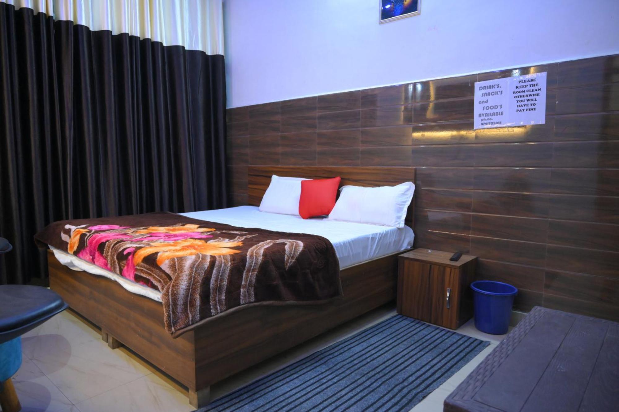 Hotel Starlight Meerut Exteriör bild